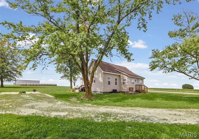Homes for sale in Pinckneyville, IL | 3914 New Church Rd, Pinckneyville, IL 62274 | MLS# MIS26033429