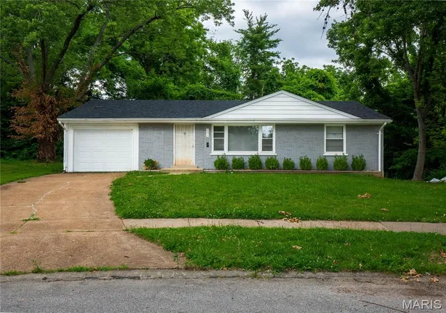 Homes for sale in Saint Louis, MO | 101 Florwood Ct, Saint Louis, MO 63135 | MLS# MIS26033438