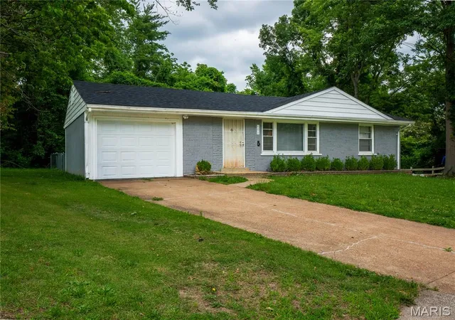 Homes for sale in Saint Louis, MO | 101 Florwood Ct, Saint Louis, MO 63135 | MLS# MIS26033438