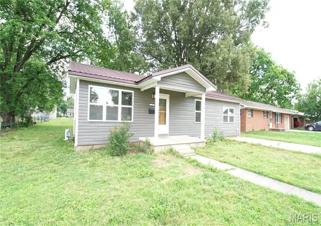 Homes for sale in Dexter, MO | 328 W Oak St, Dexter, MO 63841 | MLS# MIS26033448