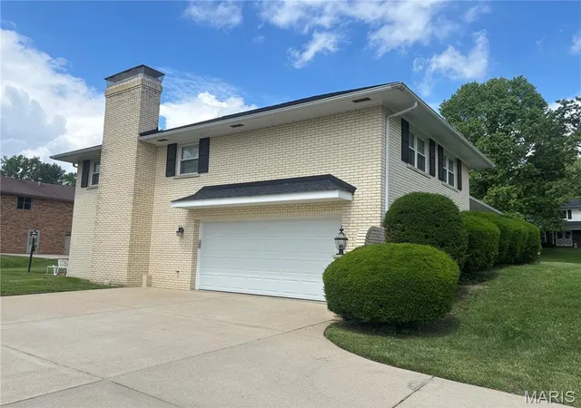 image of 33 Fawnlily Dr, Belleville, IL 62221 | MLS# MIS26033474