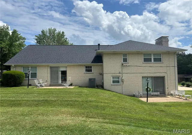 image of 33 Fawnlily Dr, Belleville, IL 62221 | MLS# MIS26033474