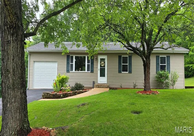 Homes for sale in St James, MO | 1 Kathryn Dr, St James, MO 65559 | MLS# MIS26033486