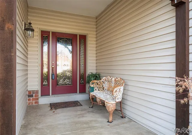 Photo 3 of Sale Pending at 1221 Silver Fern Dr, Lake St Louis, MO 63367 | MLS# MIS26033491 | Listing updated on 2026-08-18