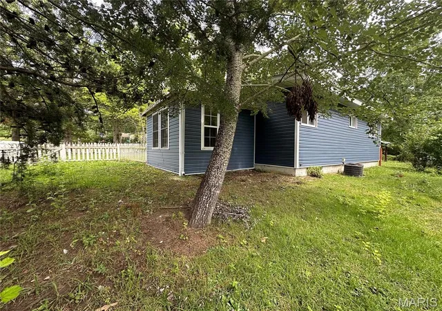 Homes for sale in Cuba, MO | 28 Indian Hills Dr, Cuba, MO 65453 | MLS# MIS26033493