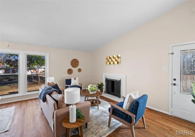 Photo 2 of Single family home for sale at 515 Crestvale Dr, Saint Louis, MO 63119 | MLS# MIS26033505 | Listing updated on 2026-09-21