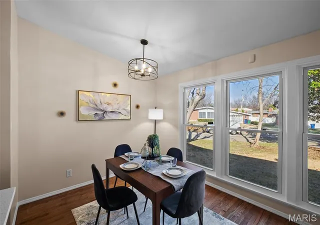 Photo 4 of Single family home for sale at 515 Crestvale Dr, Saint Louis, MO 63119 | MLS# MIS26033505 | Listing updated on 2026-09-21