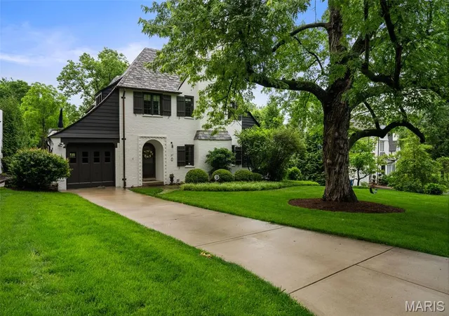Homes for sale in Richmond Heights, MO | 27 Ridgetop Dr, Richmond Heights, MO 63117 | MLS# MIS26033514