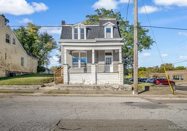 Photo 1 of Single family home for sale at 221 N 2nd St, Belleville, IL 62220 | MLS# MIS26033556 | Listing updated on 2026-10-01