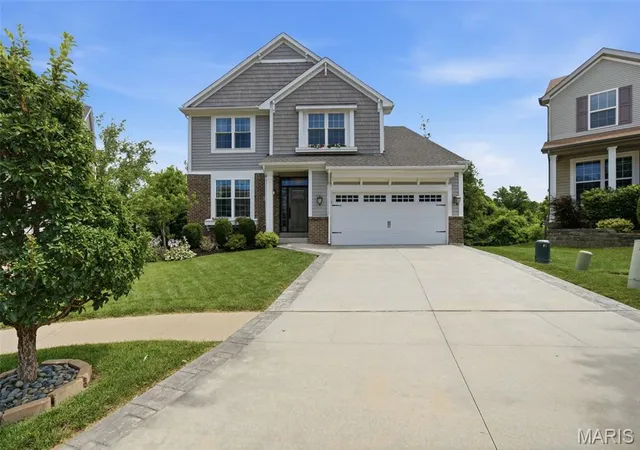 Photo 2 of Single family home for sale at 327 Madeira Ct, Saint Peters, MO 63376 | MLS# MIS26033588 | Listing updated on 2026-10-07