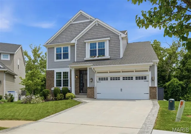 Photo 3 of Single family home for sale at 327 Madeira Ct, Saint Peters, MO 63376 | MLS# MIS26033588 | Listing updated on 2026-10-07