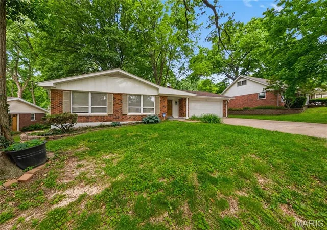 2nd image of 1219 Hobson Dr, Saint Louis, MO 63135 | MLS# MIS26033589
