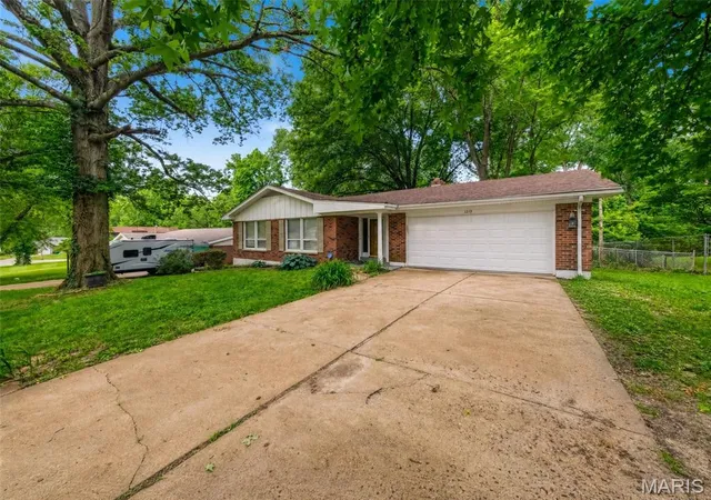 4th image of 1219 Hobson Dr, Saint Louis, MO 63135 | MLS# MIS26033589