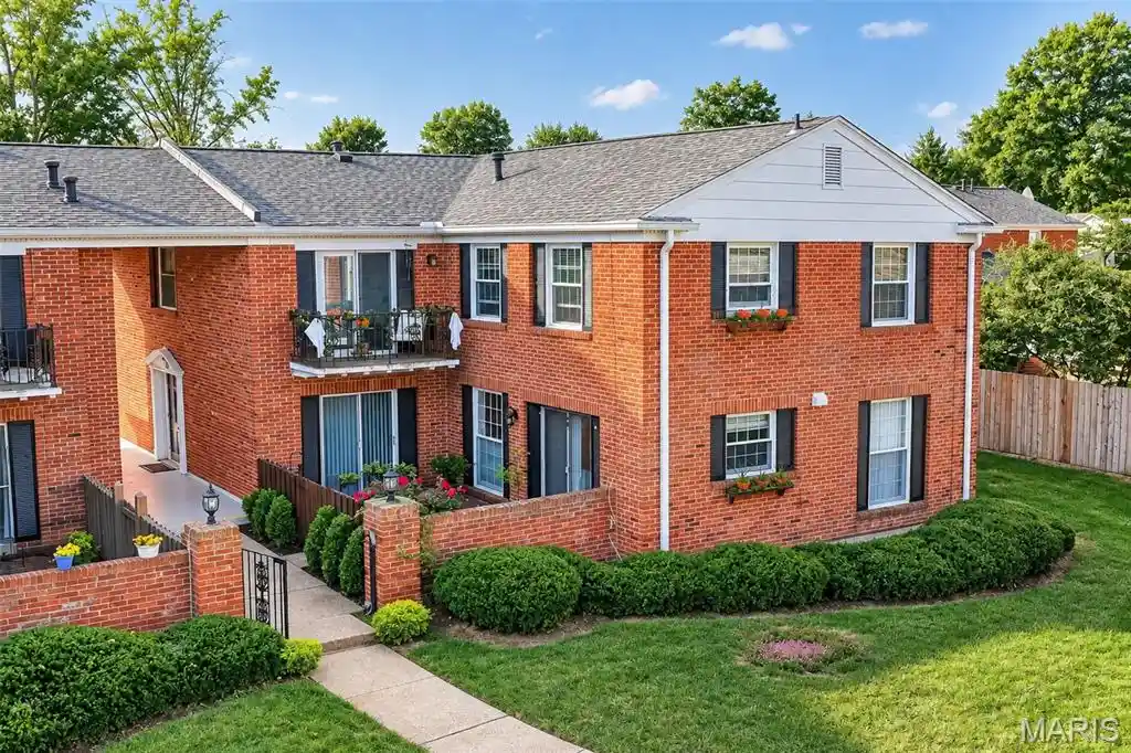 Listing Photo 1 - Condo for sale in 13419 Land Over Woods Dr located at 13419 Land Over Woods Dr, Chesterfield, MO 63141 - Unit 13419 Land O Woods Dr