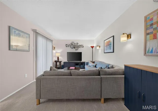 Listing Photo 3 - Condo for sale in building located at 13419 Land Over Woods Dr, Chesterfield, MO 63141 - Unit #3