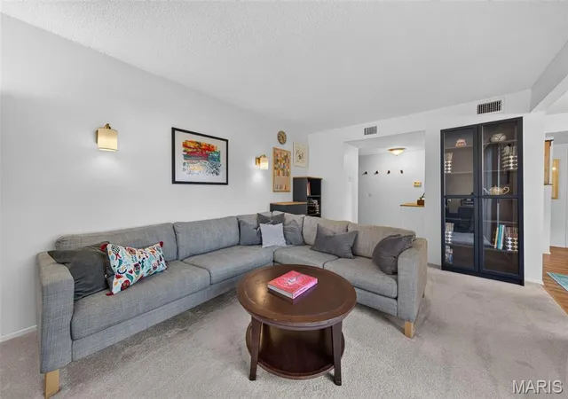Listing Photo 5 - Condo for sale in building located at 13419 Land Over Woods Dr, Chesterfield, MO 63141 - Unit #3