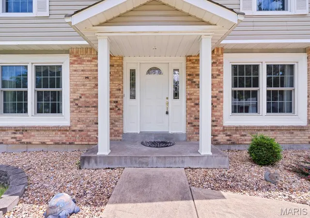 2nd image of 15580 Parasol Dr, Chesterfield, MO 63017 | MLS# MIS26033634