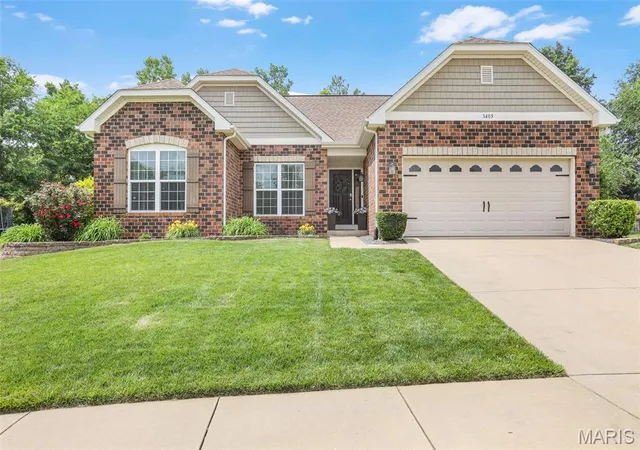 Homes for sale in Wood River, IL | 3405 Crescent Ct, Wood River, IL 62095 | MLS# MIS26033635