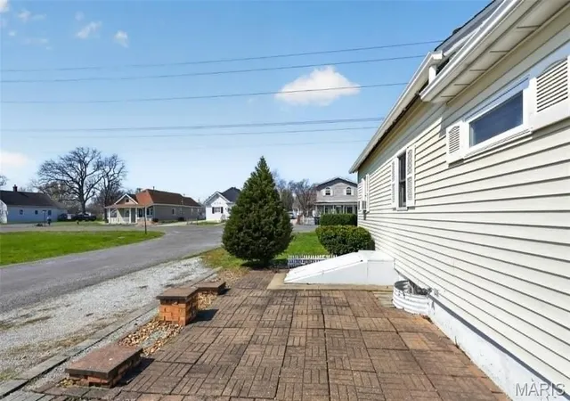 Photo 2 of Single family home for sale at 1005 S Macoupin St, Gillespie, IL 62033 | MLS# MIS26033642 | Listing updated on 2026-09-23