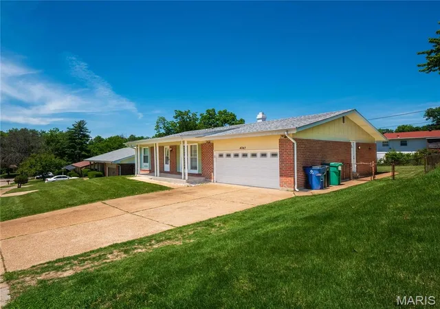 2nd image of 4347 Varano Dr, Florissant, MO 63033 | MLS# MIS26033643