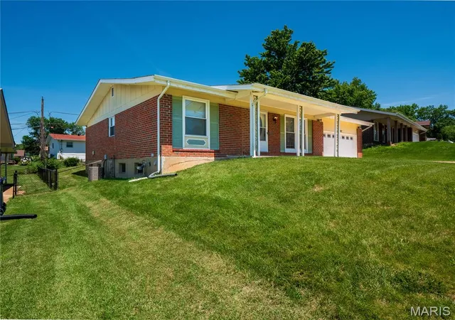 3rd image of 4347 Varano Dr, Florissant, MO 63033 | MLS# MIS26033643