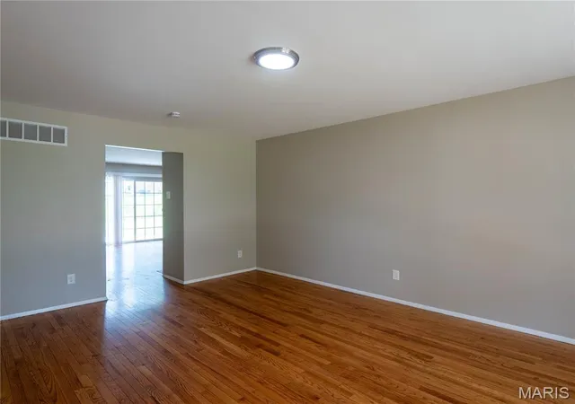 4th image of 4347 Varano Dr, Florissant, MO 63033 | MLS# MIS26033643
