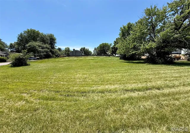 Homes for sale in Edwardsville, IL | 124 Shore Dr, Edwardsville, IL 62025 | MLS# MIS26033654