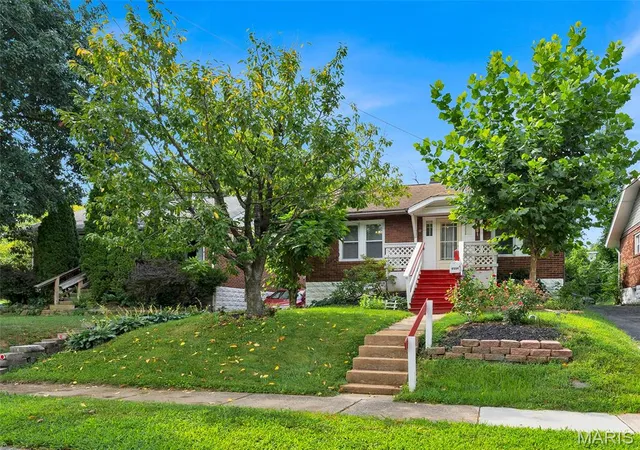 Photo 2 of Sale Pending at 8904 Olden Ave, Saint Louis, MO 63114 | MLS# MIS26033666 | Listing updated on 2026-08-23