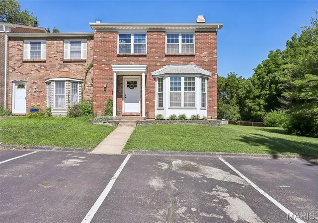 2nd image of 8 Coach Ct, Saint Peters, MO 63376 | MLS# MIS26033670
