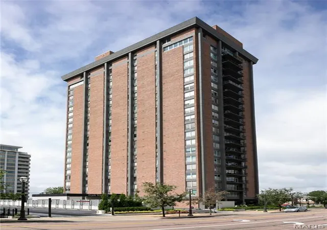 Homes for sale in Clayton, MO | 200 S Brentwood Blvd #13F, Clayton, MO 63105 | MLS# MIS26033677