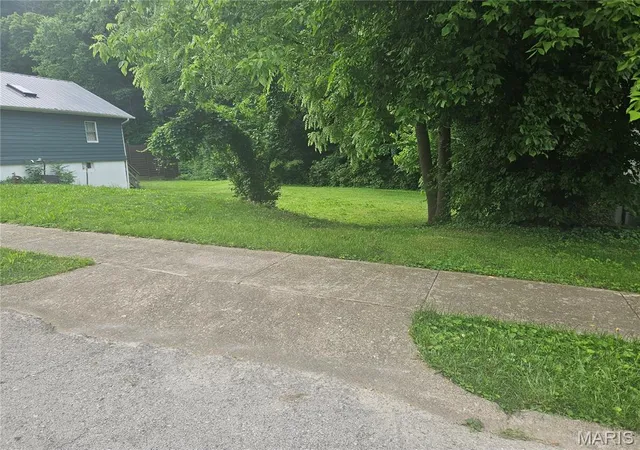 Homes for sale in Hannibal, MO | 519 Riverside St, Hannibal, MO 63401 | MLS# MIS26033684