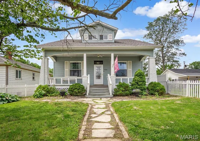 Homes for sale in Lebanon, IL | 406 W Saint Louis St, Lebanon, IL 62254 | MLS# MIS26033690