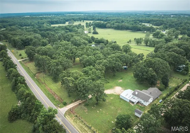 Homes for sale in Bourbon, MO | 522 Hwy Ff, Bourbon, MO 65441 | MLS# MIS26033715
