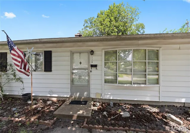 Photo 1 of Single family home for sale at 114 Saint James Ln, East Saint Louis, IL 62206 | MLS# MIS26033719 | Listing updated on 2026-07-23