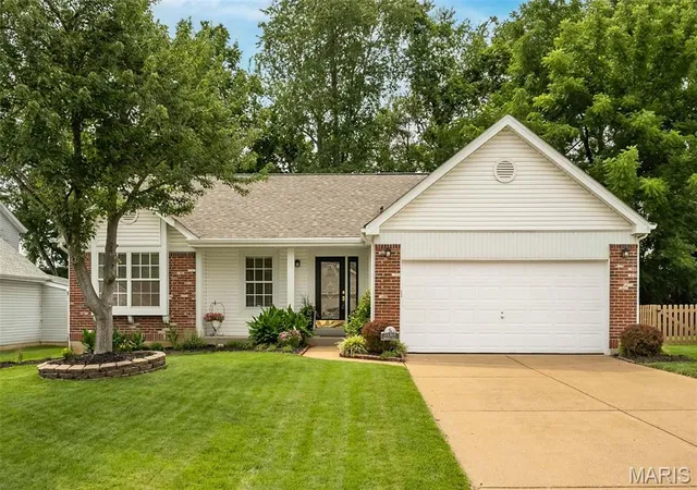 Homes for sale in Maryland Heights, MO | 11365 Brierhall Cir, Maryland Heights, MO 63043 | MLS# MIS26033721
