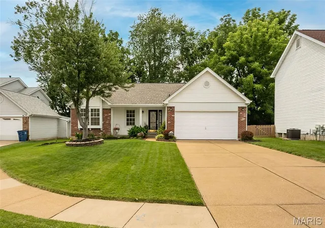 Homes for sale in Maryland Heights, MO | 11365 Brierhall Cir, Maryland Heights, MO 63043 | MLS# MIS26033721
