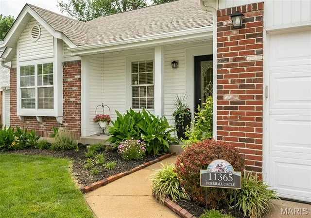 Homes for sale in Maryland Heights, MO | 11365 Brierhall Cir, Maryland Heights, MO 63043 | MLS# MIS26033721
