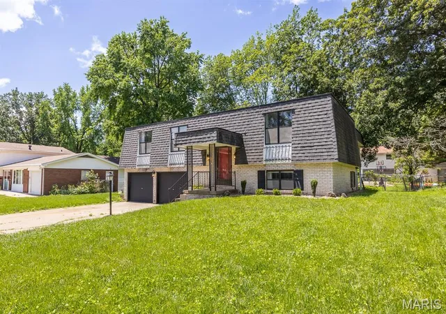 Photo 1 of Single family home for sale at 109 San Mateo Dr, Belleville, IL 62221 | MLS# MIS26033727 | Listing updated on 2026-09-12
