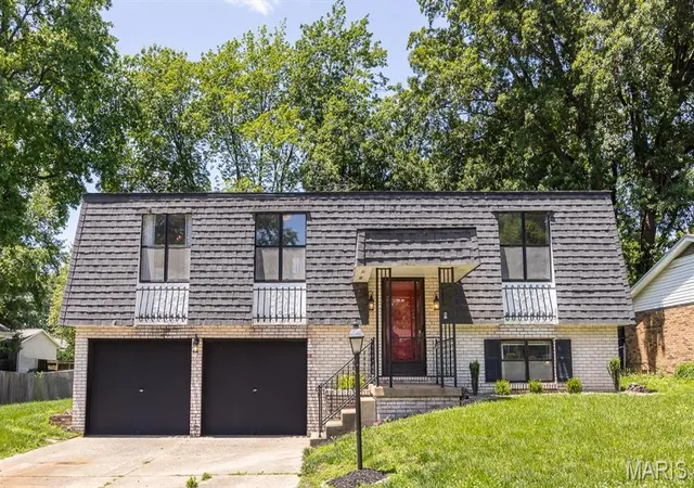 Photo 2 of Single family home for sale at 109 San Mateo Dr, Belleville, IL 62221 | MLS# MIS26033727 | Listing updated on 2026-09-12
