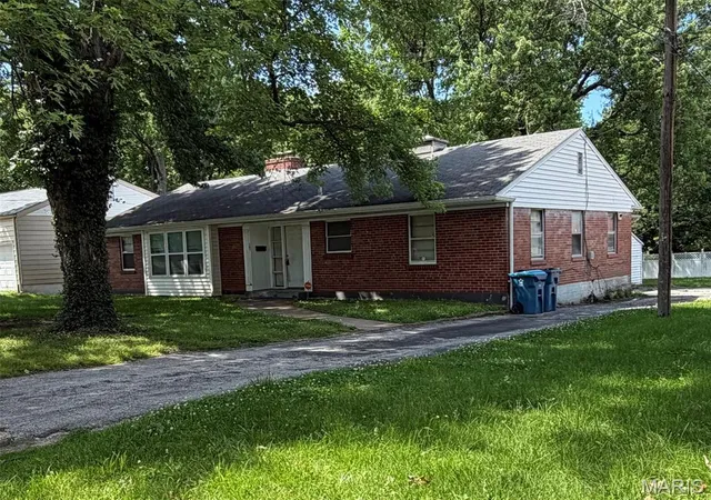 Photo 1 of Single family home for sale at 107 Habecking Dr, Saint Louis, MO 63137 | MLS# MIS26033728 | Listing updated on 2026-10-06