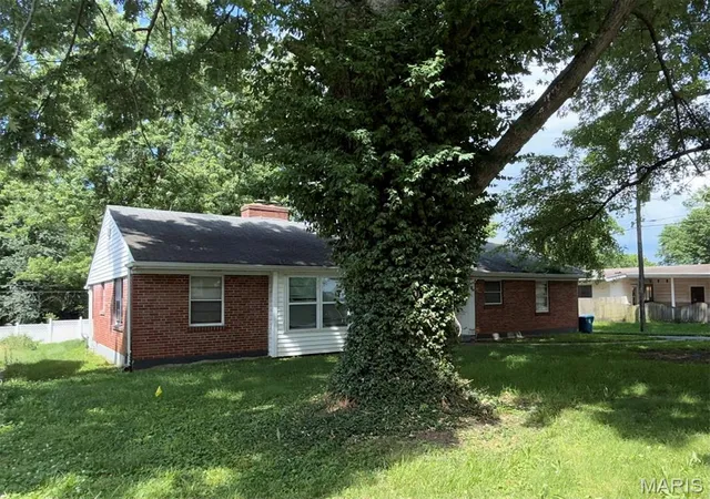 Photo 2 of Single family home for sale at 107 Habecking Dr, Saint Louis, MO 63137 | MLS# MIS26033728 | Listing updated on 2026-10-06
