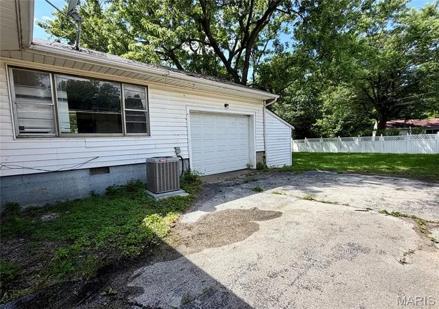 Photo 4 of Single family home for sale at 107 Habecking Dr, Saint Louis, MO 63137 | MLS# MIS26033728 | Listing updated on 2026-10-06