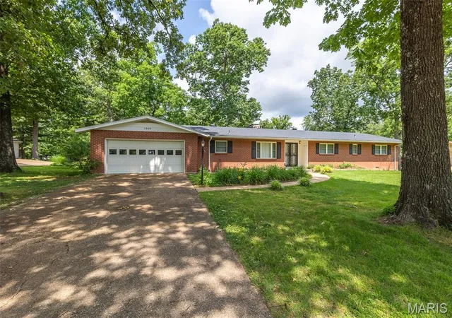 2nd image of 1305 Lurlyn Rd, Poplar Bluff, MO 63901 | MLS# MIS26033751