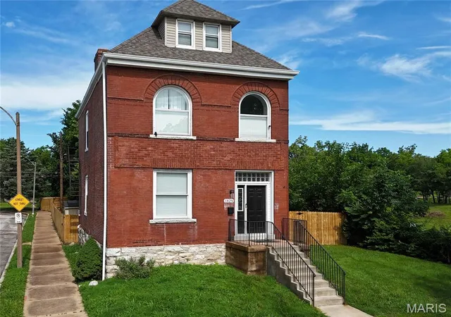 1st image of 1829 Oregon Ave, St Louis, MO 63104 | MLS# MIS26033758