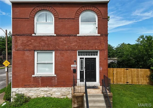 4th image of 1829 Oregon Ave, St Louis, MO 63104 | MLS# MIS26033758