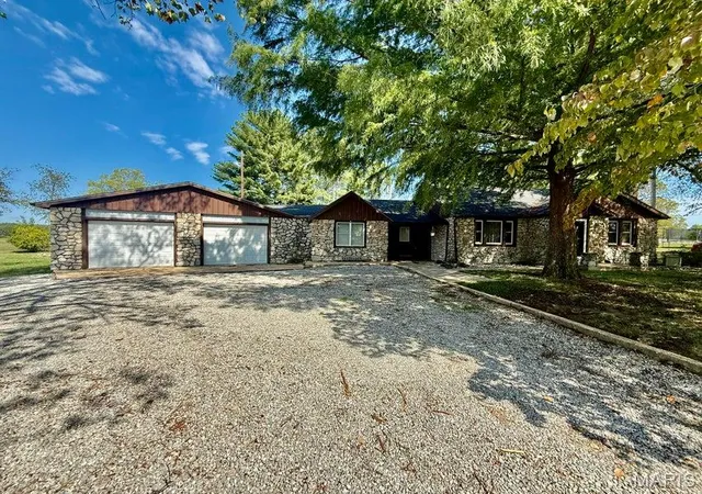 Homes for sale in Licking, MO | 235 Maple Ave, Licking, MO 65542 | MLS# MIS26033786