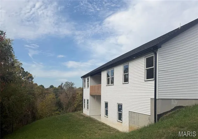 Photo 3 of Single family home for sale at 705 Mcintosh Ct, Hannibal, MO 63401 | MLS# MIS26033803 | Listing updated on 2026-10-27