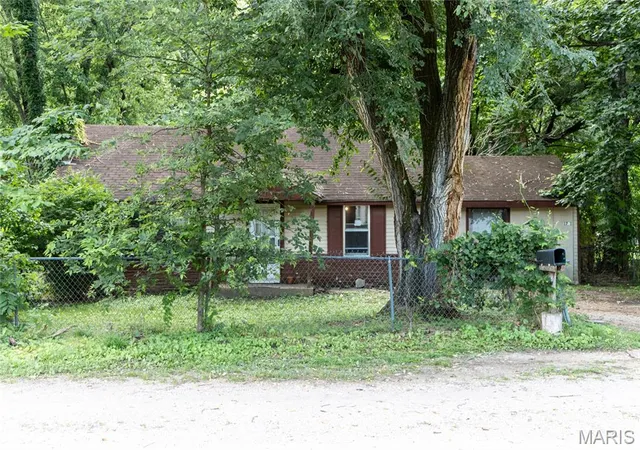 Homes for sale in Waynesville, MO | 1701 Pearson St, Waynesville, MO 65583 | MLS# MIS26033838