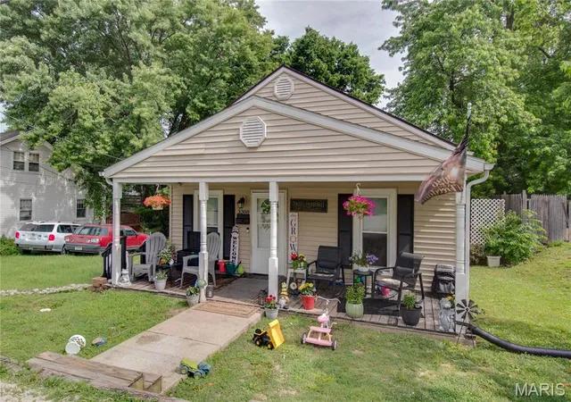 Homes for sale in Alton, IL | 3308 Fernwood Ave, Alton, IL 62002 | MLS# MIS26033866