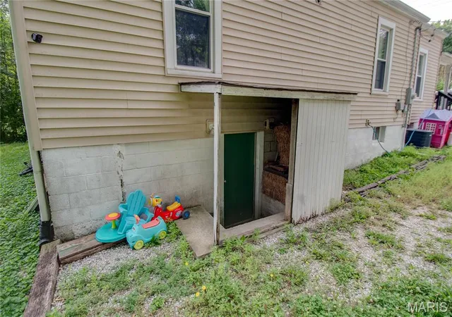 Homes for sale in Alton, IL | 3308 Fernwood Ave, Alton, IL 62002 | MLS# MIS26033866
